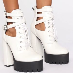 Fashion Nova Higher Up Booties Platforms White Croc EUC SZ 11 Stripper Dancer